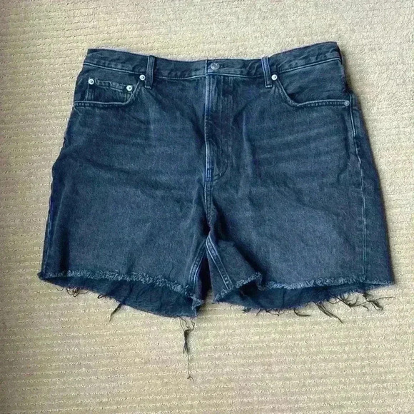 Everlane Pants - Everlane Cheeky Jean Short, high waisted Jean shorts black, size 33.